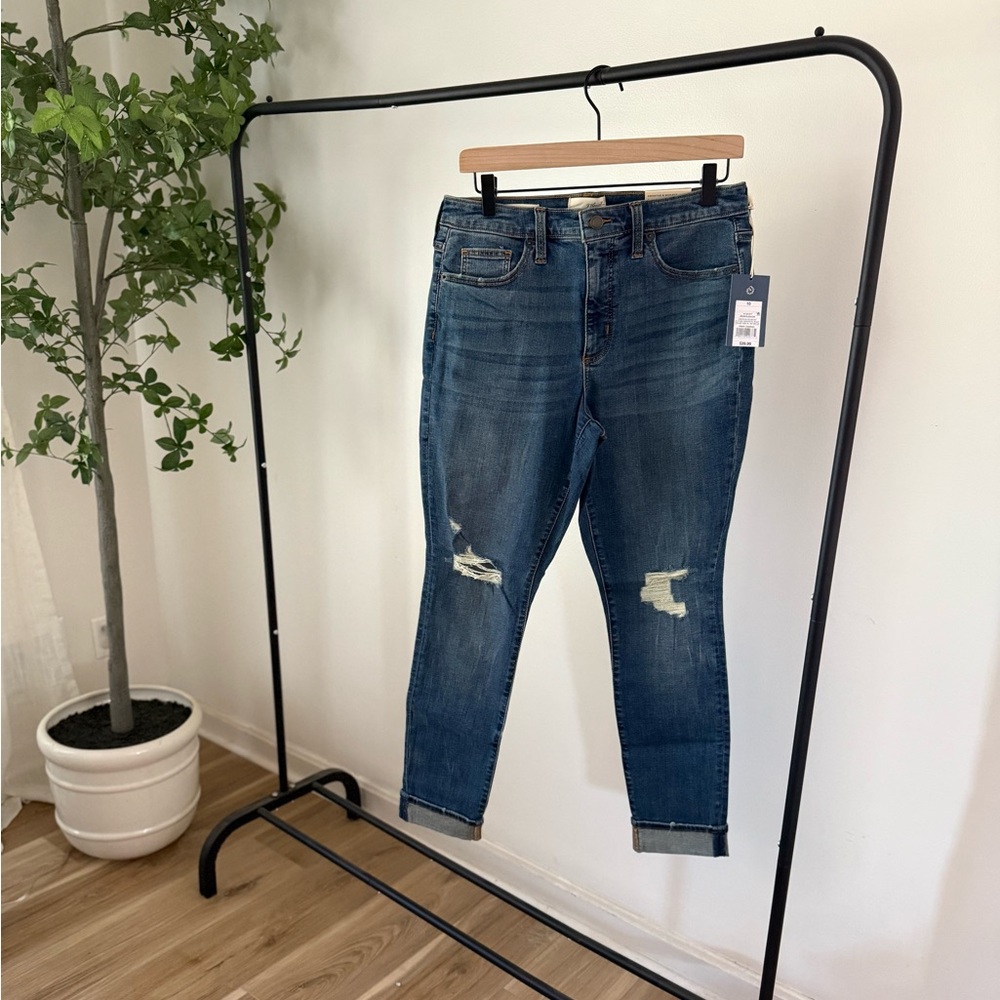 Universal Thread Dark Blue Distressed Skinny Jeans